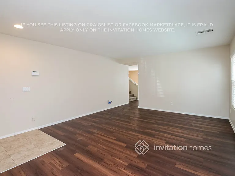 7811 S 63rd Dr — Photo 4