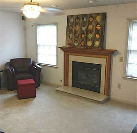 4th image of 400 Peachtree Ln