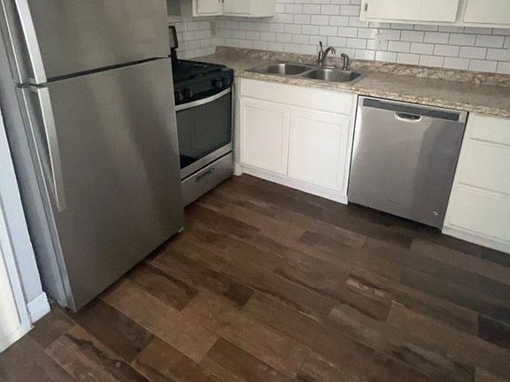2nd image of 2532 Charlotte St APT 7