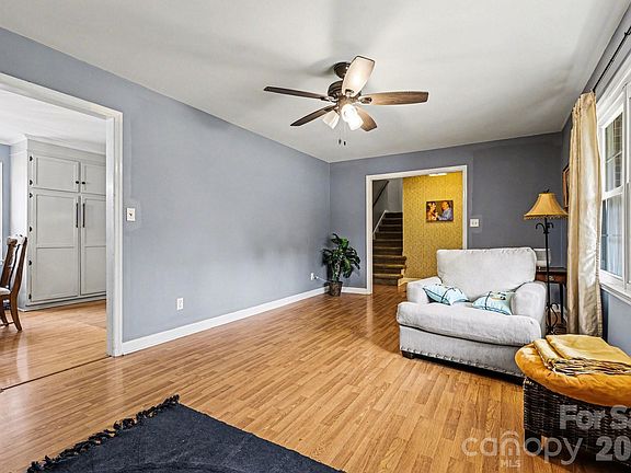 4th image of 1223 Pinedale Rd