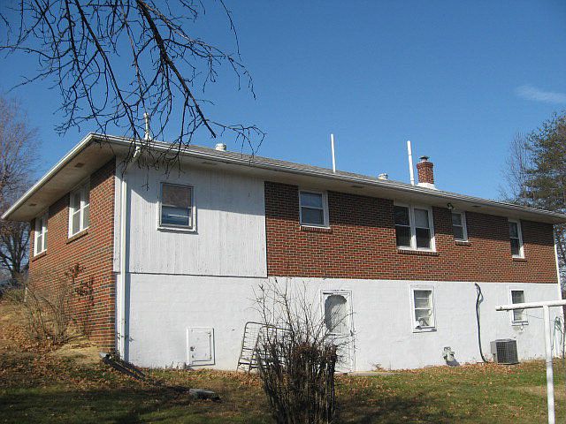 2nd image of 164 Applewood Dr