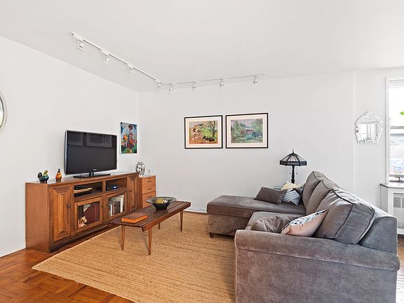3rd image of 651 Vanderbilt St APT 2M
