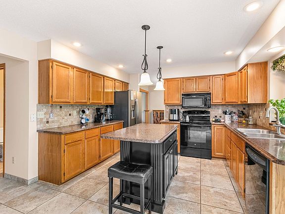 4th image of 9310 Lakewood Cir