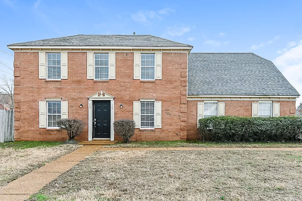 3 bed, 2.5 bath, 2137 sqft, $2,070 — Photo 1