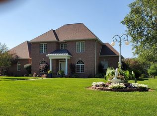 106 Pinnacle Point Dr, Hillsboro, IL 62049
