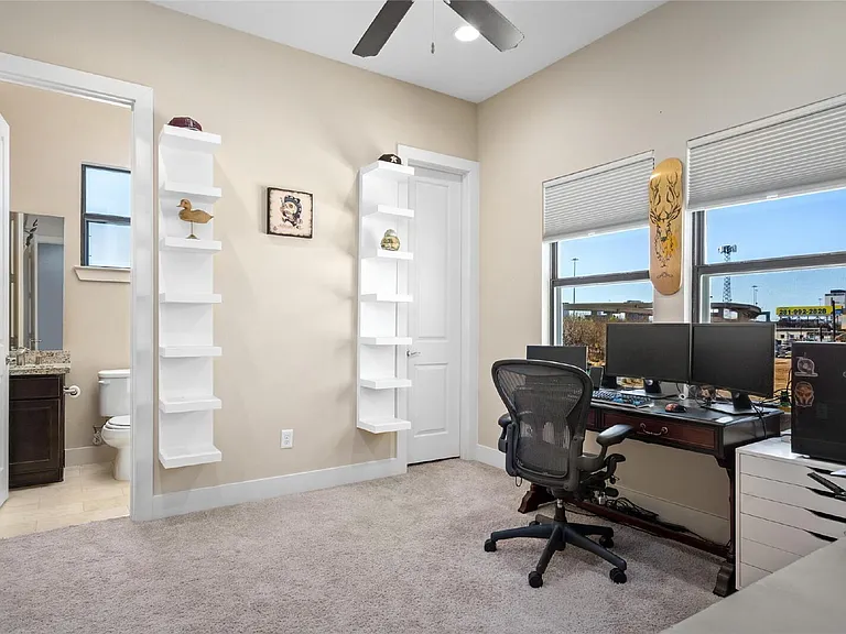 1720 Live Oak St — Photo 24