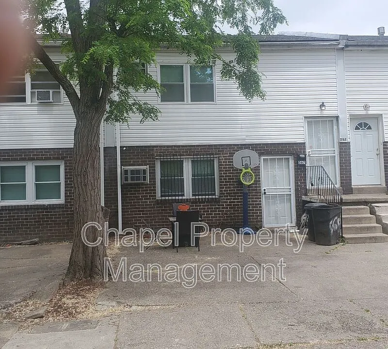 567 Allengrove St #2