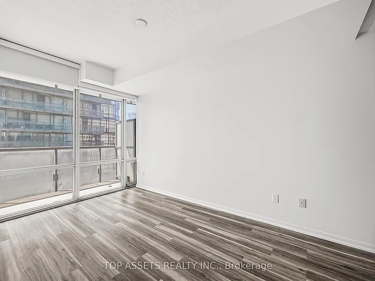 37 Grosvenor St #2109 — Photo 17
