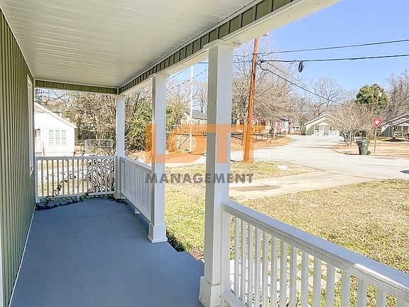 4th image of 1 Hollywood Cir