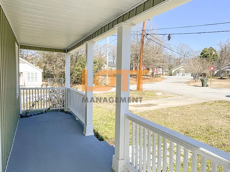 1 Hollywood Cir — Photo 4
