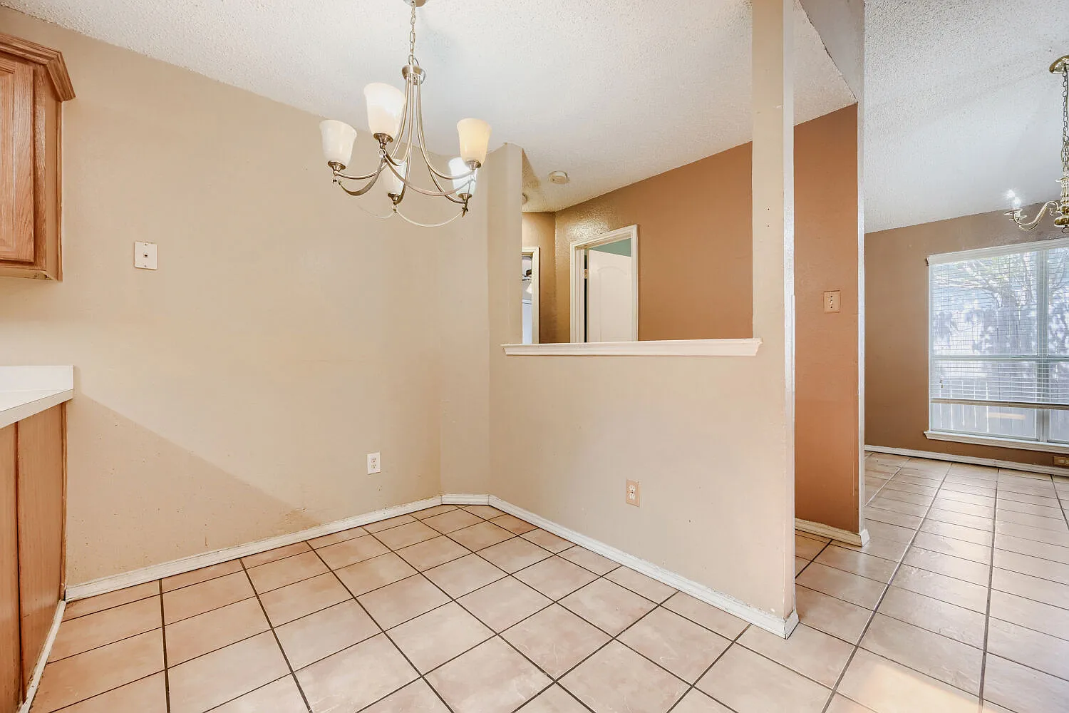 3 bed, 1588 sqft, $2,015 — Photo 2
