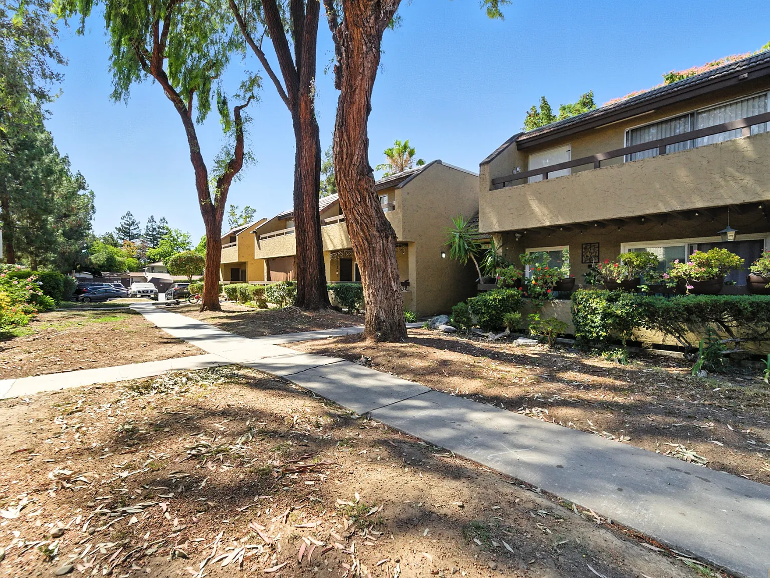 303 Tradewinds Dr — Photo 2