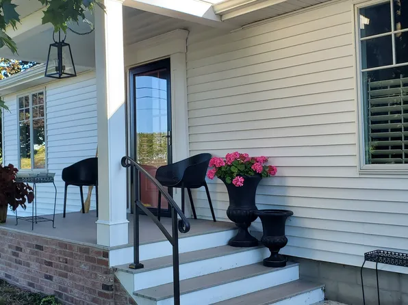 6180 Lansing St, Alanson, MI 49706