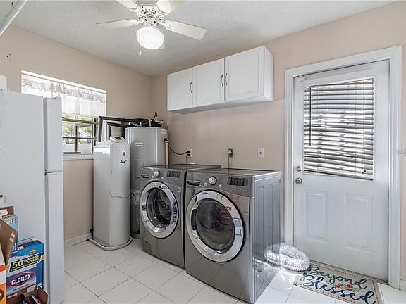 4th image of 15823 Knollview Dr