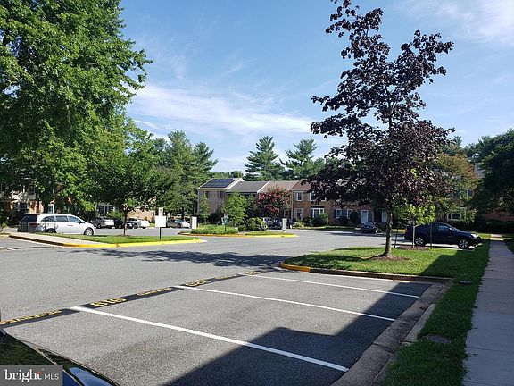 4th image of 8 Chantilly Ct