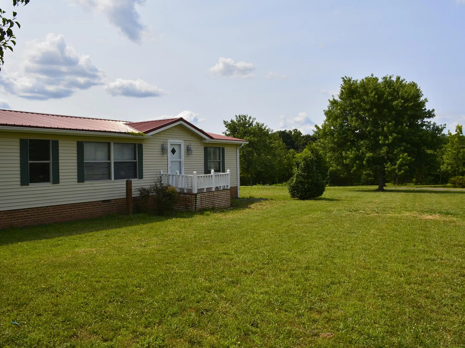 1016 Bethesda Rd — Photo 2
