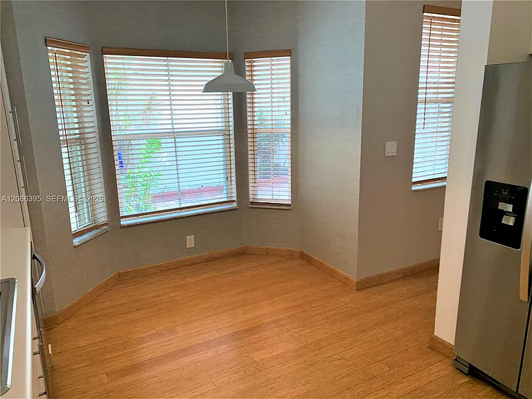 1130 Buttonwood Ln #- — Photo 4