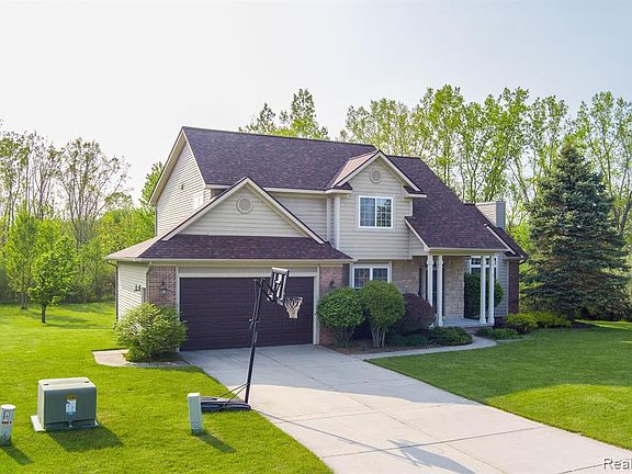 2nd image of 9100 Hidden Oaks Dr