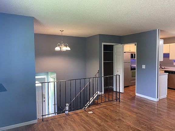 3rd image of 485 Tiffany Dr