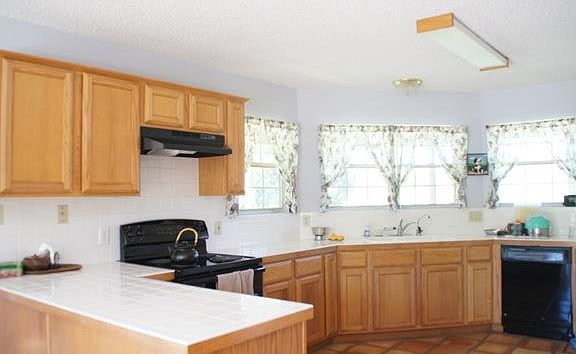 5th image of 213 Lois Ln