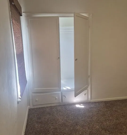 4424 S Victoria Ave — Photo 13