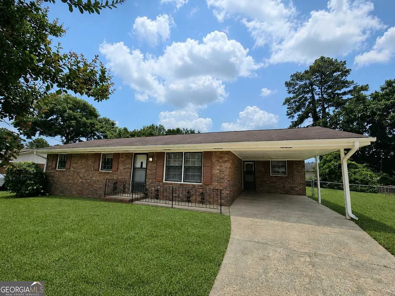 3 bed, 2.0 bath, 1151 sqft, $1,700 — Photo 2