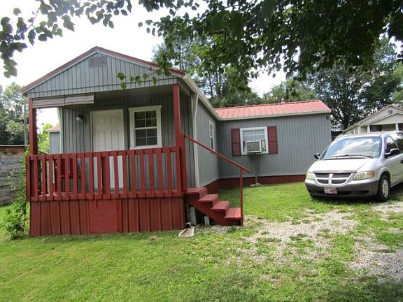 3rd image of 70 Magnolia St