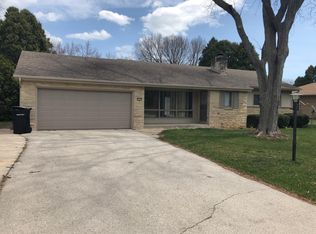 3446 W Pelican Ln, Brown Deer, WI 53209