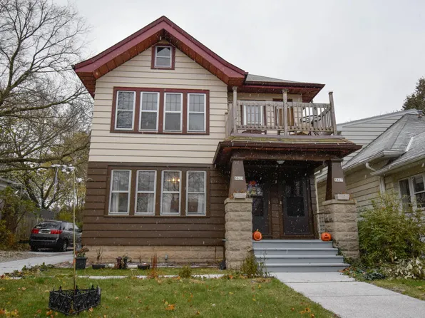 5825 W Wisconsin Ave, Wauwatosa, WI 53213