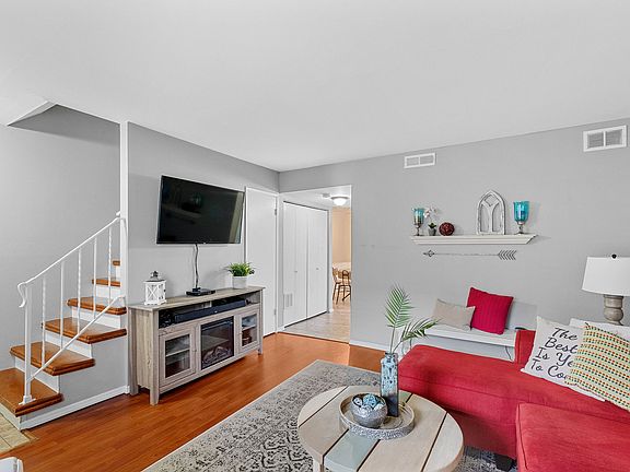 4th image of 4228 Eiffel Dr