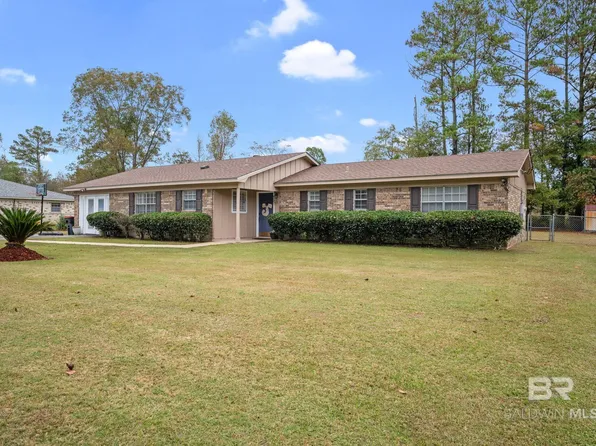 606 Hutchinson Ave, Bay Minette, AL 36507