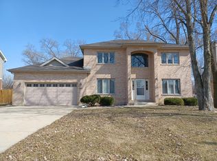 8817 O'Neill Dr, Burr Ridge, IL 60527