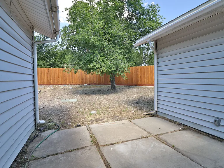 ONE TIME - 975 Southworth Dr — Photo 19