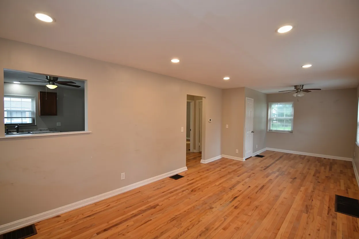 3 bed, 1199 sqft, $1,975 — Photo 2