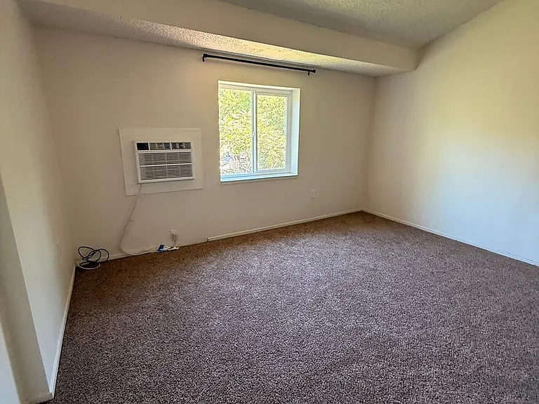 215 Semple St — Photo 13