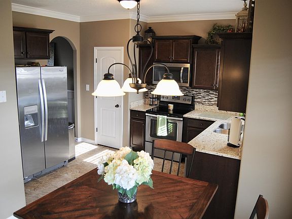 5th image of 708 Sturdivant Dr