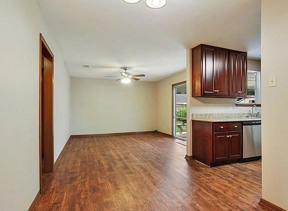 4th image of 1020 Price Dr