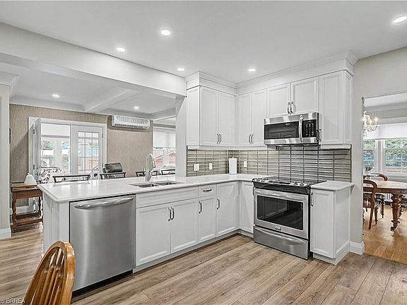 3rd image of 19 Springfield Dr