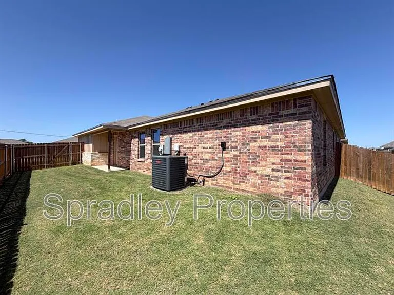 1044B Edwards Dr — Photo 14