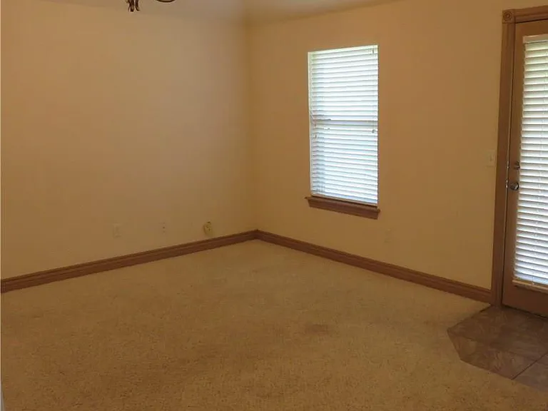 1801 Mead Ln — Photo 5