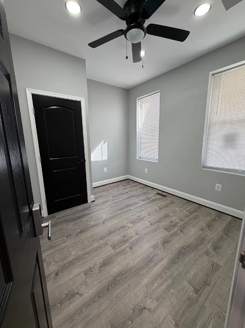 1640 E 32nd Street $600 Available (Shared Bath) — Photo 4