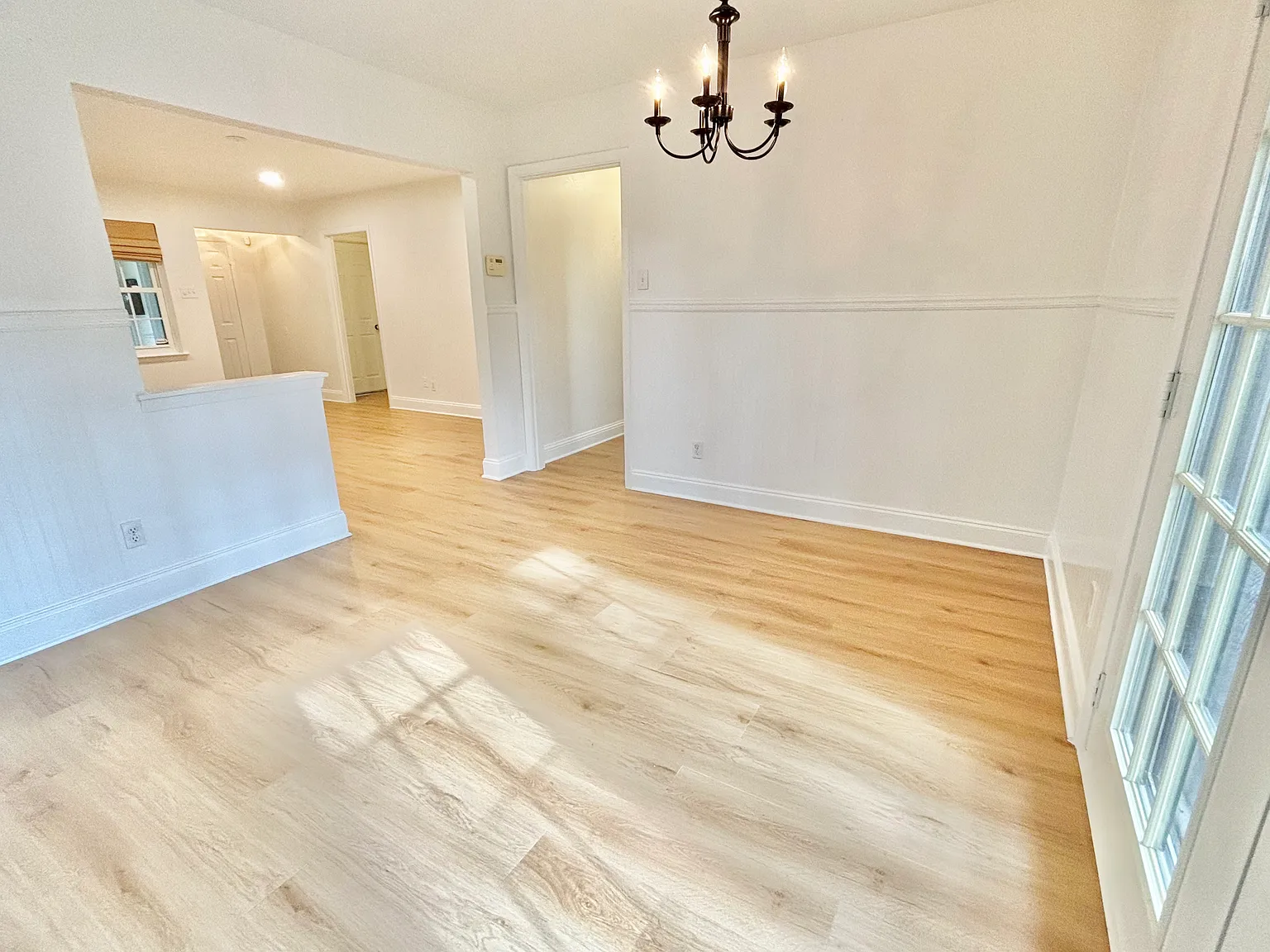 3 bed, 1.5 bath, 1209 sqft, $2,400 — Photo 4