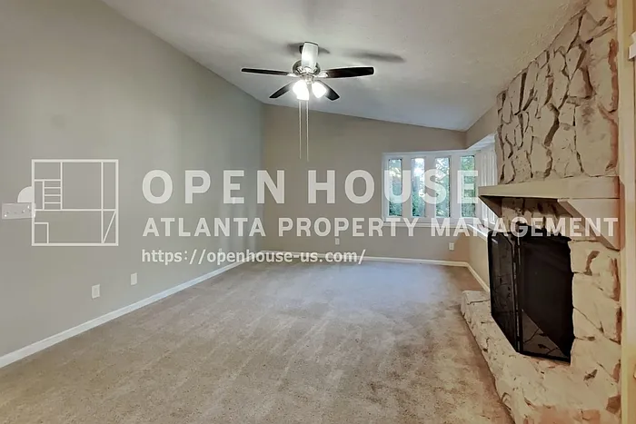 3 bed, 2.5 bath, 2118 sqft, $2,240 — Photo 4