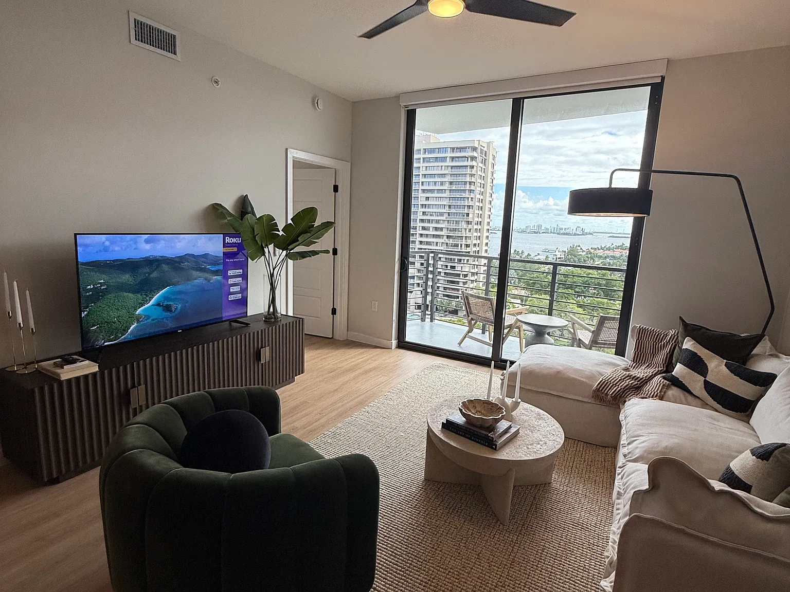 1 bed, 780 sqft, $2,350 — Photo 3