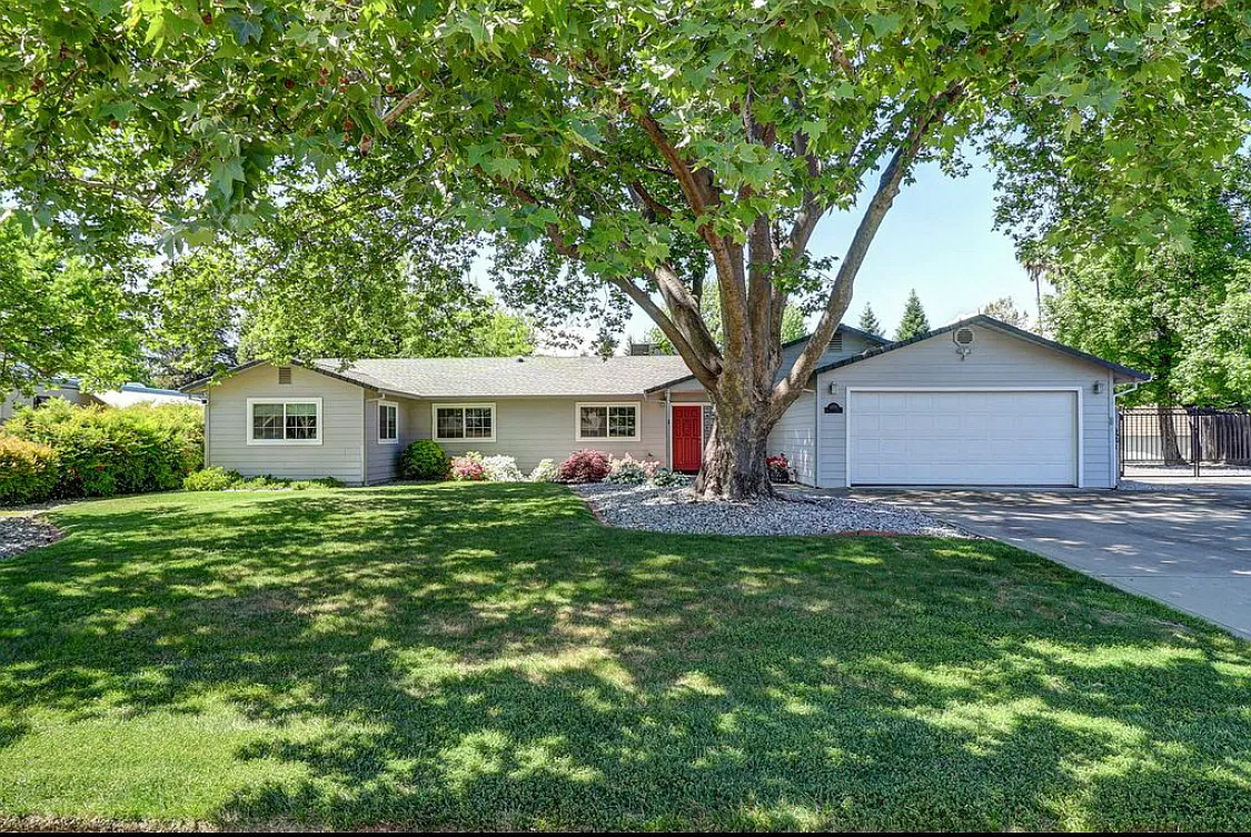 4 bed, 2733 sqft, $4,000 — Photo 1