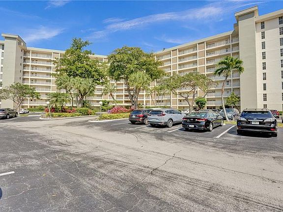 4th image of 2940 N Course Dr APT 807