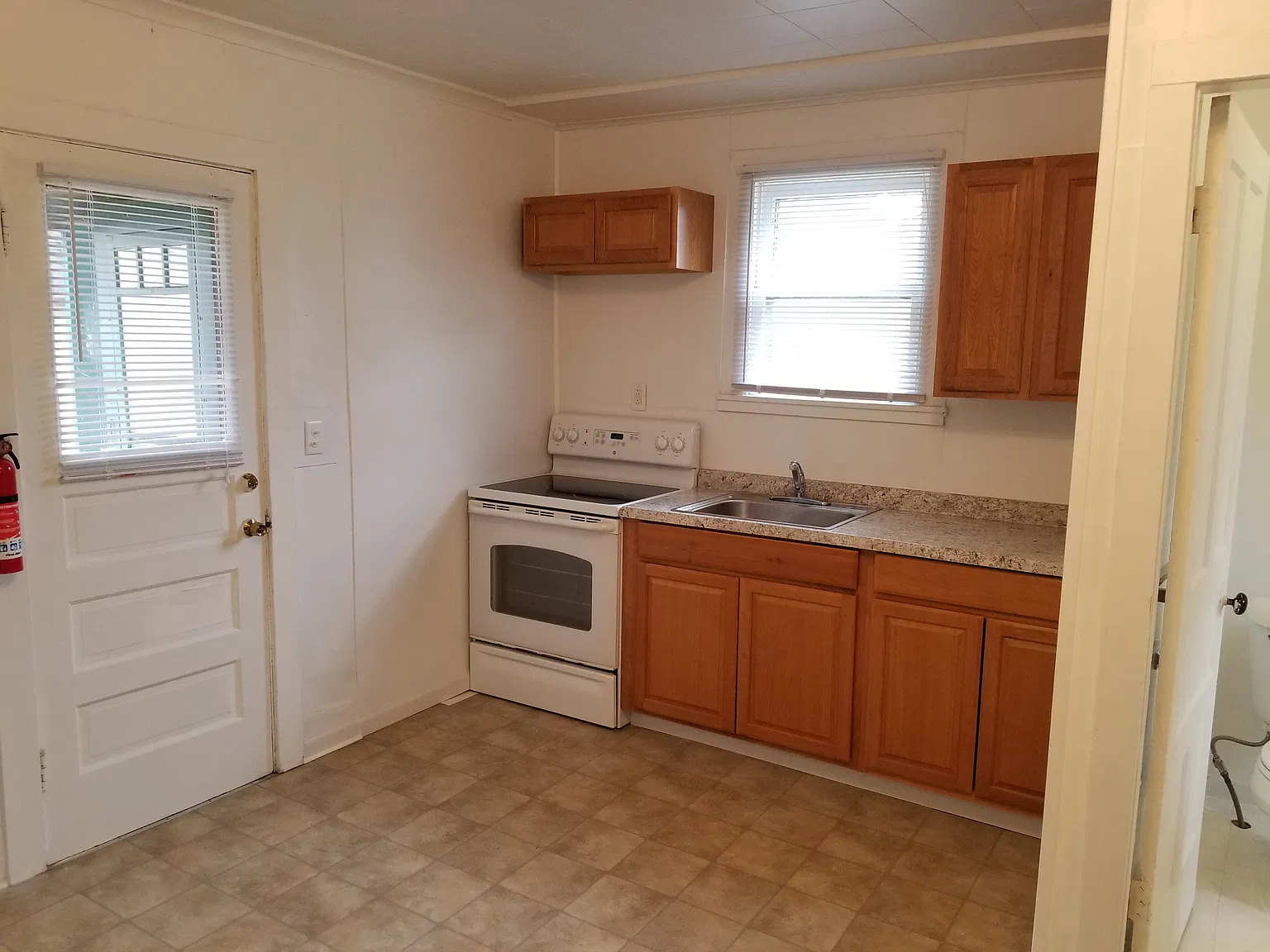 1 bed, 400 sqft, $1,050 — Photo 3