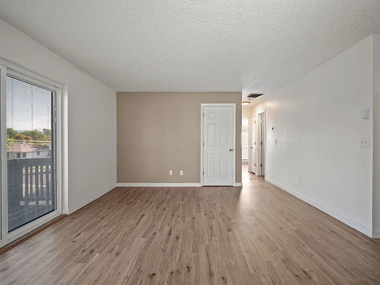 1535 Poplar Dr #22 — Photo 11