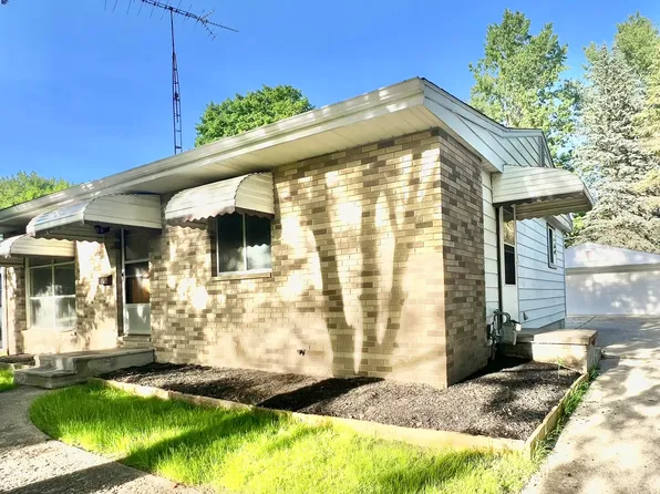 525 Lane St, Chelsea, MI 48118