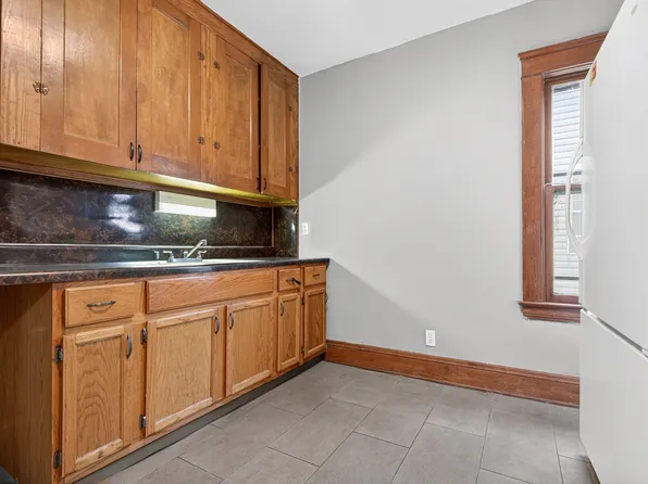 4265 E 128th St #2, Cleveland, OH 44105